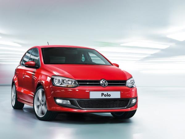VOLKSWAGEN'DE SABT KUR  <br>  Volkswagen, 2015 model EURO 5 normlarna sahip Tiguan, Beetle ve Volkswagen CC?lerde 1 avroyu 2,55, Golf R ve Yeni Scirocco?larda 2,65, Yeni Touareg?lerde ise 2,75 liraya; 2015 model EURO 6 normlarna uygun Tiguan, Beetle ve Volkswagen CC?lerde 2,70, Golf R ve Yeni Scirocco?larda 2,80 lira, Yeni Touareg?lerde ise 2,90 liraya sabitledi.