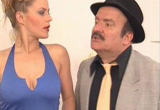 Bir sre sonra bir de albm kard. Ama yine de Tatl Kaklar dizisindeki poplaritesini bir trl yeniden yakalayamad.