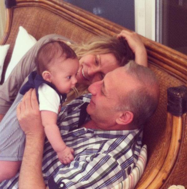 nl oyuncu-arkc Yldz Kaplan, 38 yanda ikinci kez anne oldu ve sadece oluyla ilgilenmek iin tm ilerine ara vermiti.