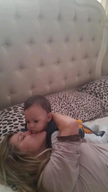 Yldz Kaplan, eski poplerliinden uzak olsa da imdi kariyerine mzikle devam ediyor. 'Hogeldin' isimli yeni bir single kartan Kaplan'la yeni hayatn anlatt.      arkc Yldz Kaplan, "Ben annemi 39 yanda anneanne yapmtm, intikam ac oldu" dedi ve ekledi: Ama ben de kzmdan intikamm alacam. Yeniden dourup torunuma bir teyze getireceim" diyor.