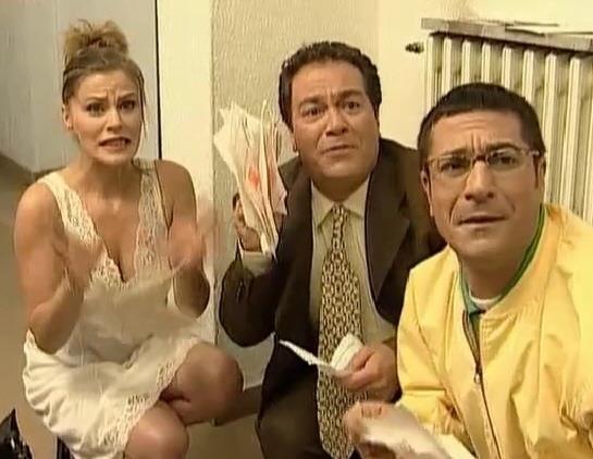 Yldz Kaplan TV servenine Tatl Kaklar adl diziyle balad. Bu dizide canlandrd karakter iin kullanlan "seksi empanze" lakabyla anld uzun sre.