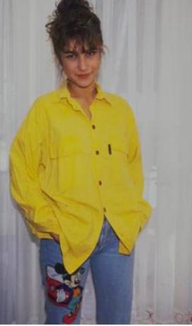 Glin Hathan1990'larda TV ekranlarnn en gzel yzlerinden biriydi. Konservatuar eitimi grmt.    Milyonlar onu ilk olarak sesiyle tand.  Daha sonra da  yine dnemin nde gelen DJ'lerinden Romina zipeki ile birlikte program yapmaya baladlar.