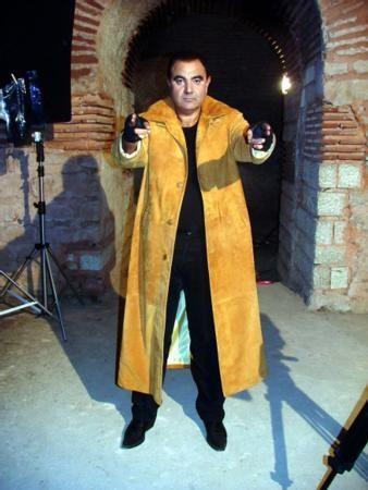 "Ben Sadettin Teksoy" cmlesiyle seyircinin hafzasna yerleen Teksoy, program boyunca kuaklar boyu unutulmayacak ilere imza att...