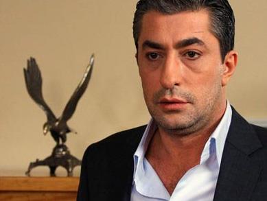 Petekkaya ve Dvenci bir ara birlikte program sunmulard. Daha sonra bir ok TV dizisinde rol ald Petekkaya.