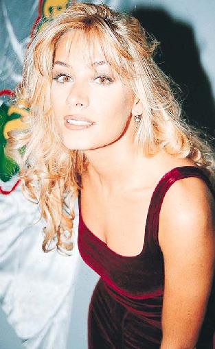 Cndbeyolu, sabah ekeri olarak balad kariyerini oyuncu olarak srdrd. Glm, Deli Yrek, Koum Benim, Omuz Omuza gibi bir ok dizide oynad. Bir sre nce bir yarma program sundu.