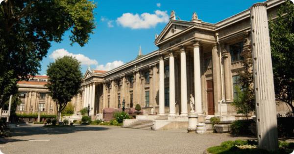 En eski ak iiri: Arkeoloji Mzesi'nde