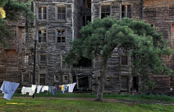 En byk ahap yap: Rum yetimhanesi