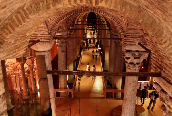 <p>stanbul'un 'en'leri</p>  <p>En byk kapal sarn: Yerebatan Sarnc</p>