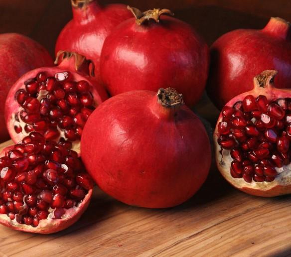 Nar yemeklerden sonra yenirse yemei hazmettirir.