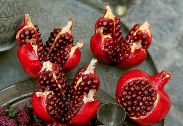 Aure ve glla olmak zere birok tatlnn zerine serpitirilen nar, hem grnt hem de lezzet asndan nefis olmaktadr.