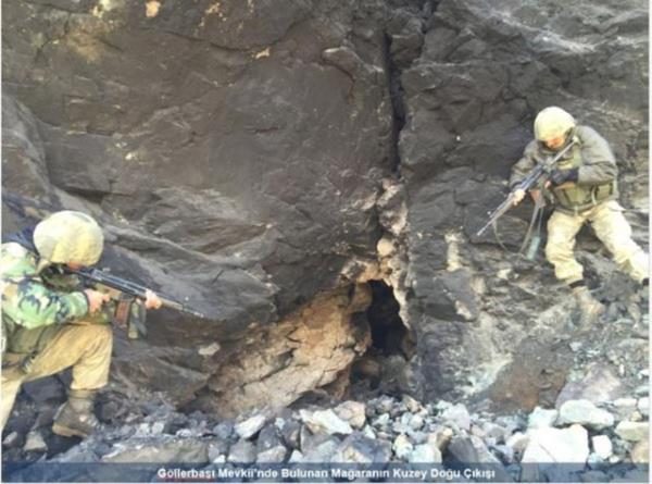 PKK&#8217;nn byk kayp vermeye balamas zerine rgtn yneticilerinden Murat Karaylan, Zap Kamp&#8217;na geti.