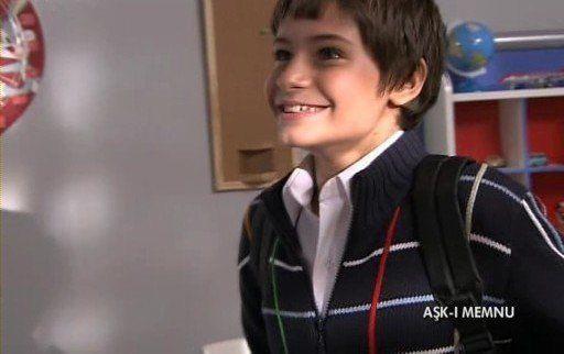 Ekranlarn ocuk oyuncusu olarak nlenen Batuhan Karacakaya, 5 ubat 1997 doumlu yani henz 18 yanda...