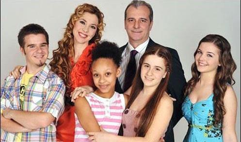 Sihirli Annem dizisindeki rol ile Saryer Belediyesi En iyi ocuk oyuncu dln ald.