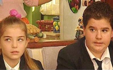 21 Nisan 1991 doumlu oyuncu ilk televizyon dizisi denemesi Sihirli Annem dizisi ile oldu.