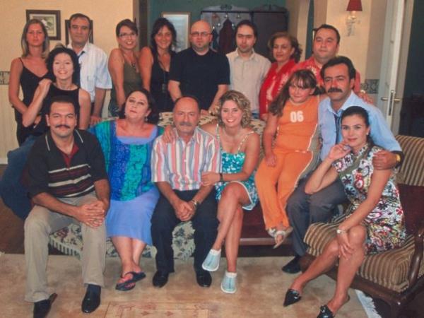 Byyp gen bir kz olan Jale Azakl bir sredir beraber olduu sevgilisiyle dnya evine girdi.