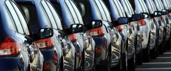 Otomobil ve hafif ticari ara pazarnn 10 ayda yzde 34,66 bymesine ramen ekim ayndaki yzde 3,5'lik klme, yl sonu hedeflerini tutturmaya alan firmalarn rekabetini bytt.