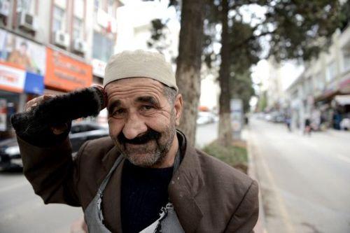 Emektar oyuncu mesleini srdrebilecei kapal bir mekan istiyor. (AA)