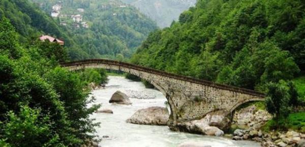 Makedonya'da 40 bin Euro&#8217;luk gayrimenkul alan yabanclara bir yllk oturma izni, 400 bin Euro deerinde yatrm yapana ve en az 10 ii istihdam edene ise vatandalk tannyor