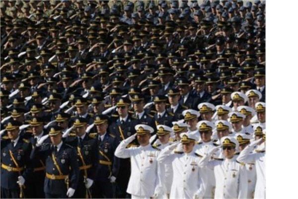 Trkiye, Ortadou'daki tek NATO yesi. Savunma btesi 18.1 milyar dolar. 410 bin 500 aktif personele sahip. 3 bin 657 tanka ve 989 sava uana sahip.