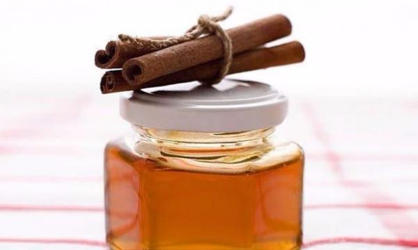 Bilim insanlar baln sadece hasarl deriyi onarmakla kalmadn, son derece ciddi egzama vakalarnda kuru dokularn atlmasnda ve yeni doku oluumunu tevik etmede de ie yaradn gstermilerdir.