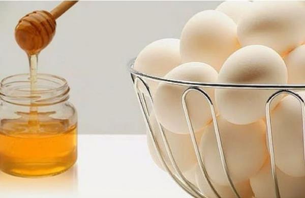 20. Bal ve yumurta ak    <br>Bal ve zengin protein kayna yumurta akyla hazrlayacanz bir maske salarn besleyecek ve onlar yenileyecektir.