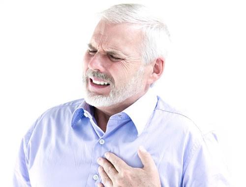 NASIL BR GS ARISI OLUR?<br>    Kalp krizinin en nemli belirtisi gs arsdr. ok sayda gs ars tipi vardr. Bunlarn byk oran kalpten kaynaklanmayan gs arlardr. Kalbe, yani damar tkanklna bal ar genellikle gsn ortasndadr. Ar, yanma veya bask eklindedir. Sol kola, bazen de sa kola yaylabilir. eneye veya srta da vurabilir. Arya ou zaman mide bulants ve terleme elik eder.