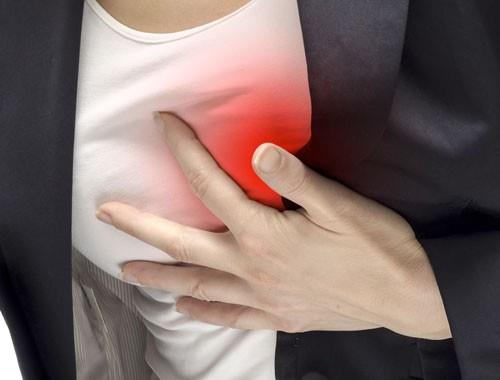 BA DNMES VE BAYGINLIK<br>    Halsizlik ve baygnlk hissi, kalp krizlerinde sk gzlenen belirtilerden birini oluturuyor. zellikle kriz balangcnda oluan nabz ve tansiyon dkl; ba dnmesi ile baygnla yol aabiliyor. Yallarda baygnlkla gelen kalp krizi daha sk grlyor.