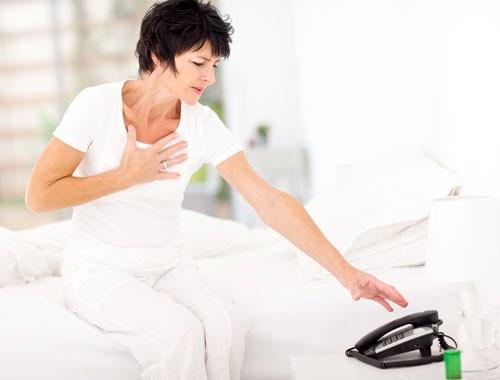 LK YAPACAINIZ EY  <br>  Kalp krizi annda yaplmas gereken tek ey, kiiyi bir an nce acil servise ulatrmaktr. Eer kii dilalt hap kullanyorsa, bu ilatan bir ya da iki tane almak kalp krizine iyi gelebilir.