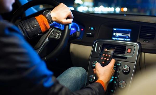 Her motorun kendine ait karakteristik zellikleri olduu iin motor yalar da kendi aralarnda gruplandrlr. Otomobil reticileri tarafndan belirlenen viskozite kodlar motor ya zelliklerini belirler. Bu kodlamaya 20W 50'yi rnek verirsek burada 20, dk alma scakln, 50 ise yksek alma scakln belirler. Viskozite, yksek slarda kalnlama salarken dk slarda ise pasif kalr. Her motor iin nerilen yan kullanlmas motorun anmasn hzlandrmamak ve yakt tketimini arttrmamak iin nemlidir