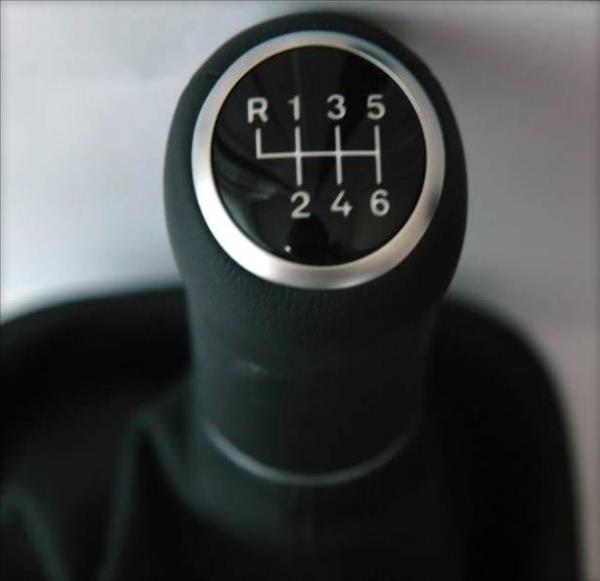 Bilinenin aksine enjeksiyonlu otomobillerde vitesi boa atmak tketimi drmek yerine arttrr.