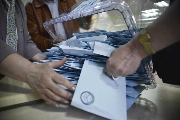 AK Parti&#8217;ye en byk oy kaymas yzde 22 ile MHP&#8217;den oldu.