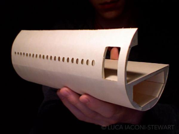 Uygulama vastasyla Boeing 777&#8217;nin taslana uygun olarak uak paralarn dizayn eden Stewart, daha sonra bu paralar birletirerek yol almaya alyor.