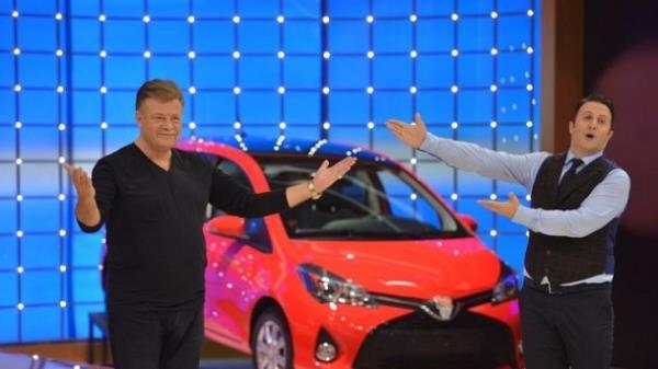 lker Ayrk'n sunduu 'lker Ayrk&#8217; la Bir Sfr' programnda dn akam Ayegl ve Derya kardeler yart.