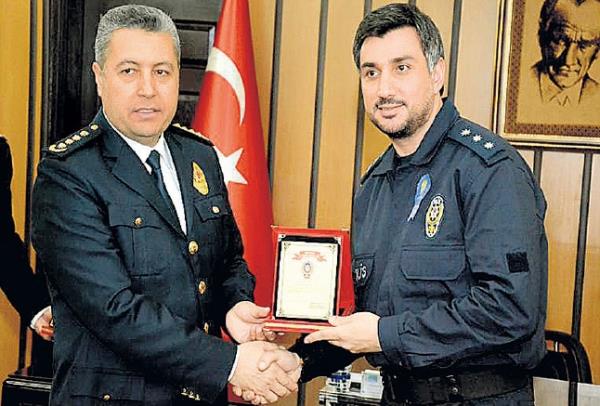 Cahit Kayaolu&#8217;nun aslnda bir polis memuru olduu ortaya kt.