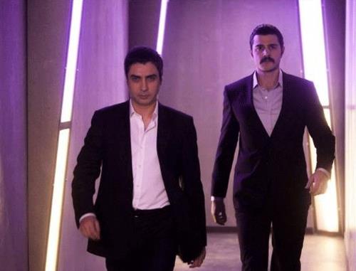 Senaryo yazmay kesinlikle brakmayacan anlatan nl senarist, bir kolejde yakn bir arkadann srar zerine retmenlik yaptn aklad.