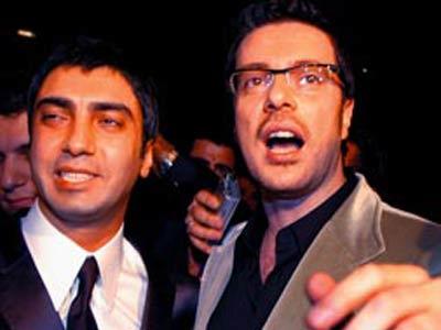 zdener duygularn; &#8220;38 yandaym. retmenlik yapmaya balamak bana bugne kadar verilen en gzel hediye oldu. Okulun binasna titreyerek girdim ama 38 yllk profesyonel rencilik hayatma geri dndm..."