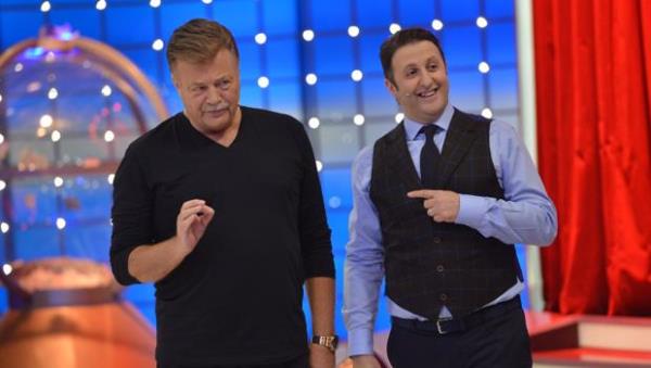 Nuri Alo'nun gemiiyle ilgili sorulara cevap veren yarmaclar nl oyuncunun ilk iini renince ksa sreli aknlk yaad.