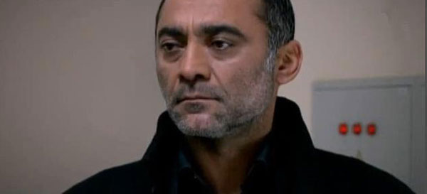 Kk yalardan beri oyunculuk yapmak istediini belirten Kuyucu, &#8220;Dnyann hemen hemen tm lkelerini gezdim. Herkes oyunculuk yapyormuum gibi tepkiler gsteriyordu. Bunun zerine yapt ileri brakp Trkiye&#8217;ye yerletim. Birka dizi grmesinde olumlu sonu alnca oyunculua baladm&#8221; dedi.     Kuyucu, ngilizce bildii iin Trkiye&#8217;de ekilen Taken 2 adl sinema filminde Mirko karakterini oynad.