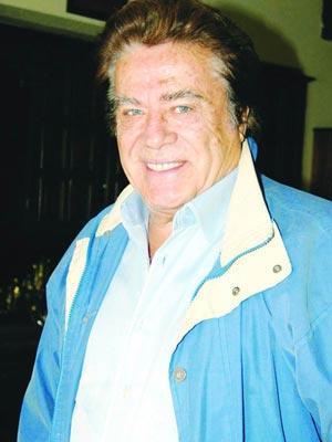 Ama beyaz nl yllardr sadece filmlerinde giydi.