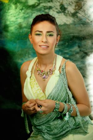 1990 ylnda bir pavyonda eline mikrofonu ald. Sonra da Tanr ona &#8220;yr ya kulum&#8221; dedi. imdi Trkiye&#8217;nin albm en ok satan sanatlarndan biri. Yazd ark szleri ise milyonlarn dilinde&#8230;