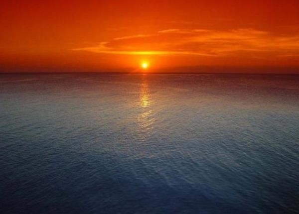 Bir insann dnya yzeyinde grebilecei en uzak mesafe ufuk izgisiyle snrldr, ve bu en fazla 5 km kadardr, bundan daha uzun mesafelerde Dnyann ekli yuvarlak olduu iin kiinin vcudu eim asnn, yani yzey kasisinin arkasnda kalr.