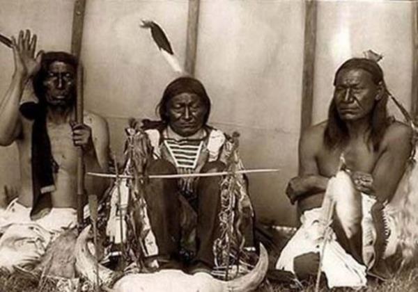 Kanada, Kzlderili dilinde 'byk ky' anlamna gelmektedir.