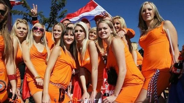 Dnyann en uzun boylu insanlarnn yaad bu lkede erkeklerin boy ortalamas 1,84 metre, kadnlarn ise 1,71 metre.