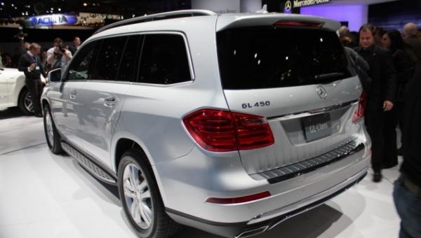 Tamamen deien tasarm sz konusu deil. Fakat alt yapda, zellikle motor ve anzmanda gncel mercedes yenilikleri yer alacak. Ayrca gelitirilen yeni teknolojik zellikleri de sunulacaktr. Mercedes&#8217;in s serisi snfndaki bu SUV modeli zerine imdilik fazla bilgi paylalmad iin detayl teknik bilgi veremiyorum. Fakat gelimeler olduka aktarmaya devam edeceim.