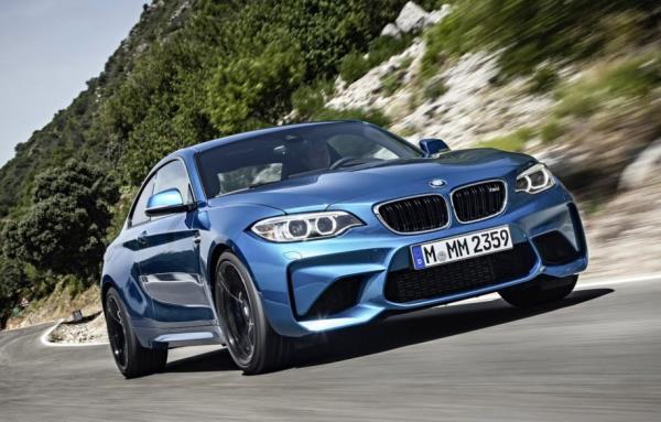 Manuel seeneinin bo arl 1590 kg iken DCT anzman ile olan M2 modeli 1565 bo arla sahip. Tm bu deerler arata birleip, lastikler yere temas edince BMW&#8217;nin yeni asfalt kazycs M2 ortaya km. yle ki bu otomobilin nrburgring pistindeki bitiri sresi 7 dakika 58 saniye olarak akland. Ara 2016 baharnda Amerika ve Avrupa pazarnda sata sunulacak. Trkiye pazar iin ne zaman sata sunulaca ise belli deil.