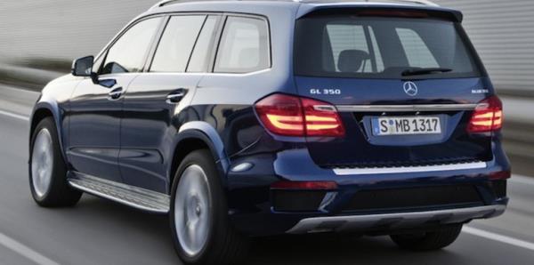 Mercedes, son birka yldr belirgin ekilde ortaya koyduu inovasyon srecini, yepyeni modelleri birer birer ortaya kararak devam ettiriyor. SUV modellerini tepeden trnaa yenileyen alman devi, imdi de ailenin en by olan MERCEDES GLS serisini tamamen yenileyerek yola devam ediyor. stelik bu srete model ad da deiti.