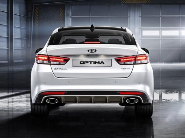 Yeni optima&#8216;nn her adan bydn gryoruz. uan satta olan kasa 4845 mm uzunluk, 1455 mm ykseklik, 1830 genilik ve 2795 mm dingil mesafesine sahipken, 2016 yeni nesil kia optima 4855 mm uzunluk, 1860 mm genilik, 1465 mm ykseklik ve 2805 mm dingil mesafesine kavumu. Bu da demek oluyor ki diz mesafesi daha fazla, bagaj alan daha byk kia optima bizleri bekliyor.