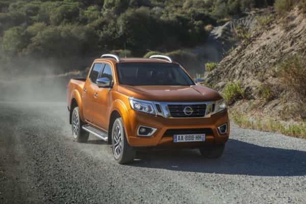 Nissan navara, yollara ilk admn d22 kodlu kasa ile att. O zamanlar lkemizde Skystar olarak giri yapan bu ara, uan ki ismi ile 2004 ylndaki D40 kasa ile grev yapmaya balad. Snfnn nc aralarndan birisi olarak gsterilen nissan navara, 2010 ylnda d40 kasa ile makyaj operasonu geirdi ve 2014 ylnda amerikan ara marketlerinde d23 kasa ile yollara kt. Fakat Avrupa pazar iin olan modeli bir trl piyasaya sunulmad. Avustralya pazar iin bile satna balansa da Avrupa kullanclarna henz sunulmad.