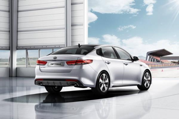 Yeni optima 18 in jantla gelecek. Bu janta 235/45 R18 ebatndaki lastikler elik edecek.  mekana getiimizde 10 hoparlrl jbl ses sistemi, 8 in ekran dokunmatik ekran, stmal direksiyon zellii ve uzaktan balatma zelliiyle geliyor. Bu son zellik sayesinde 2016 kia optima&#8216;y mobil cihaznzdan aracn kendisi ve klima fonksiyonu altrlabiliyor. Bunun yan sra stn yeni gvenlik zellikleri de bu arata ne kyor. zellikle ndeki arac takip ve frenleme sistemi optima&#8217;da da sunulmaya balanacak.