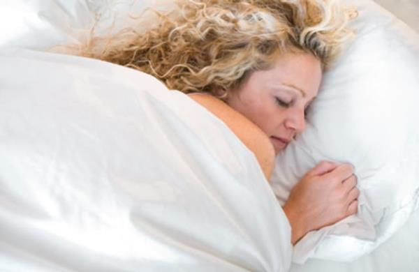 Beynimizin aktiviteleri gece boyunca yavalar.